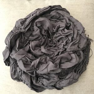 Gray scrunch scarf, like new! No signs of wear.